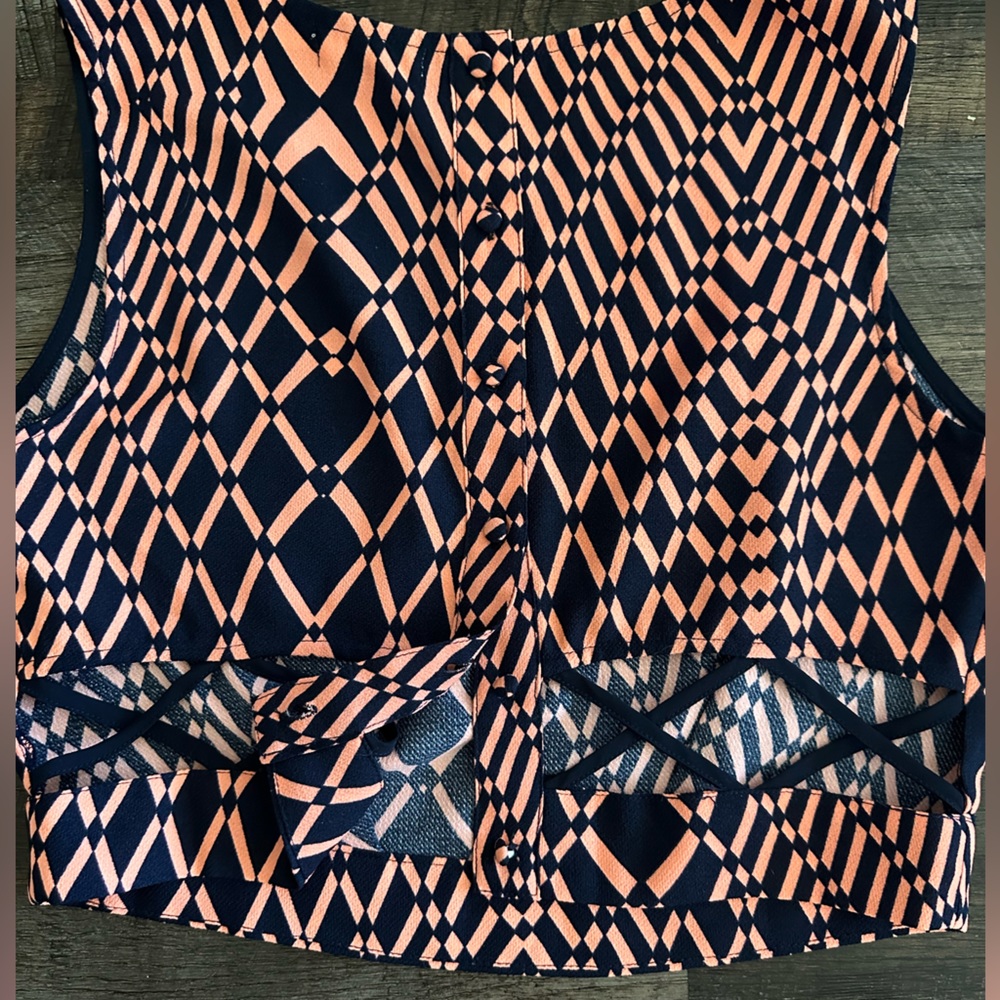 Geometric Two Piece Set - Picture 4 of 7
